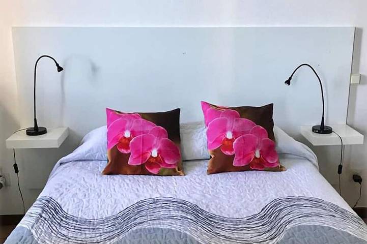 Ganze Wohnung, Helle Seafront Apartment in Funchal mit Balkon und eigenem Pool in São Martinho, Madeira