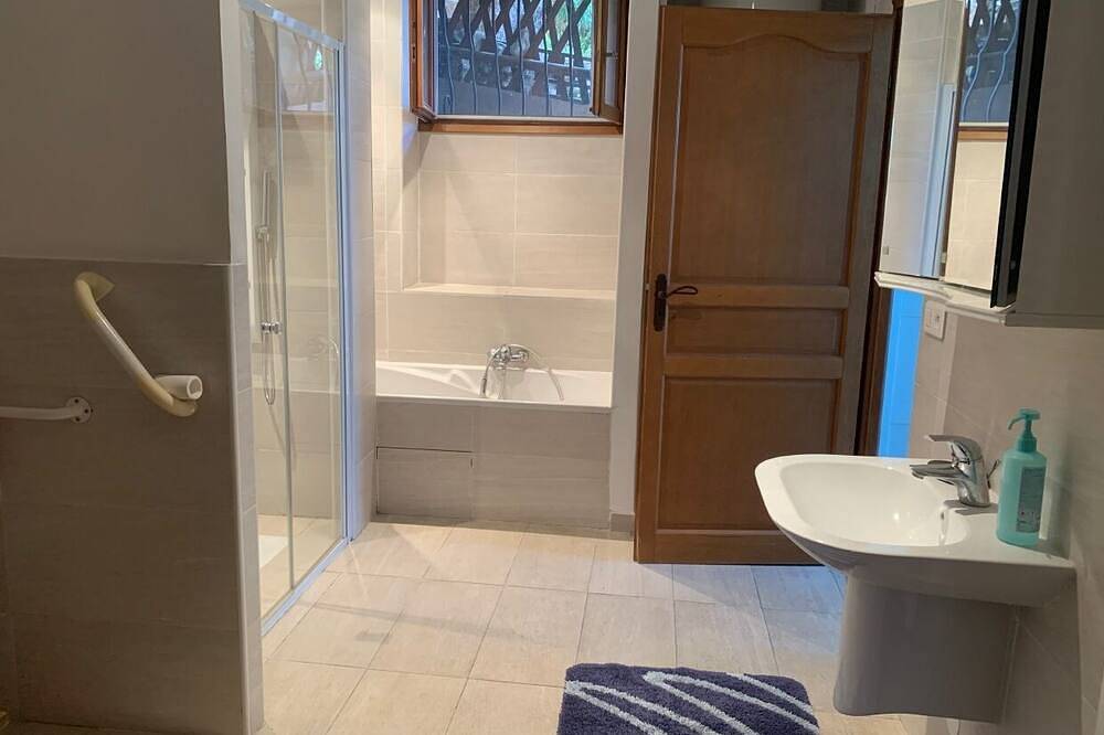 Rooms With Kitchen and S'of Bdans Villa In Quiet Near Nice in Saint-André-de-la-Roche, Nizza e dintorni