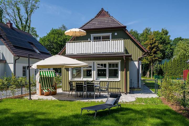 Ferienhaus für 6 Personen, mit Balkon und Terrasse sowie Garten und Sauna in Prerow