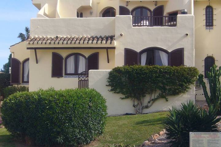 Villa für 8 Personen, mit Garten und Balkon sowie Pool - 1