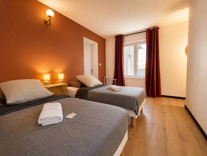 Location de vacances pour 2 personnes, avec jardin et terrasse ainsi que vue et piscine à Puichéric - 4