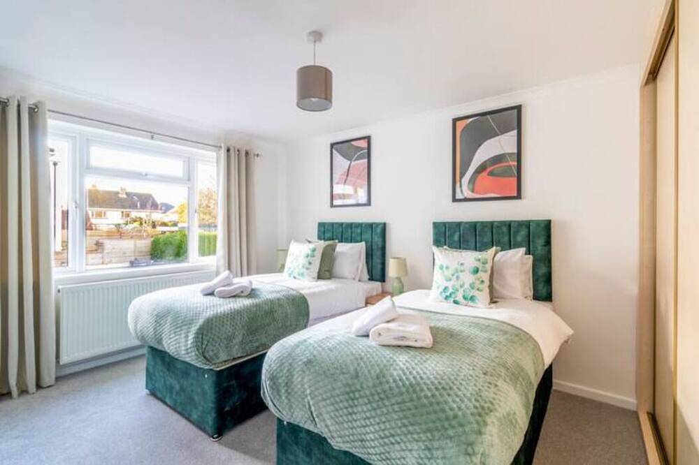 Ganze Wohnung, Large Sea View 2 bedroom Sleeps 6 - Free Parking in Bournemouth, Südwestengland