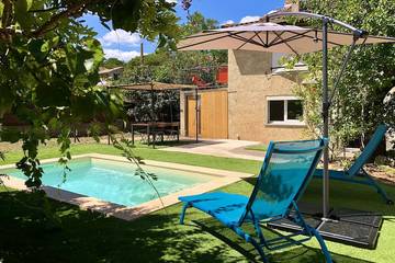 Gîte pour 2 personnes, avec terrasse ainsi que jacuzzi et jardin à Montséret