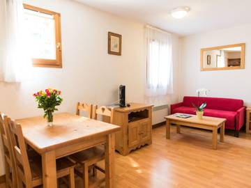 Gîte pour 4 personnes, avec sauna ainsi que jardin et piscine, animaux acceptés à Giez