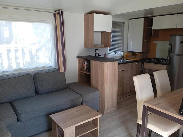 Camping pour 6 personnes, avec jacuzzi ainsi que jardin et piscine