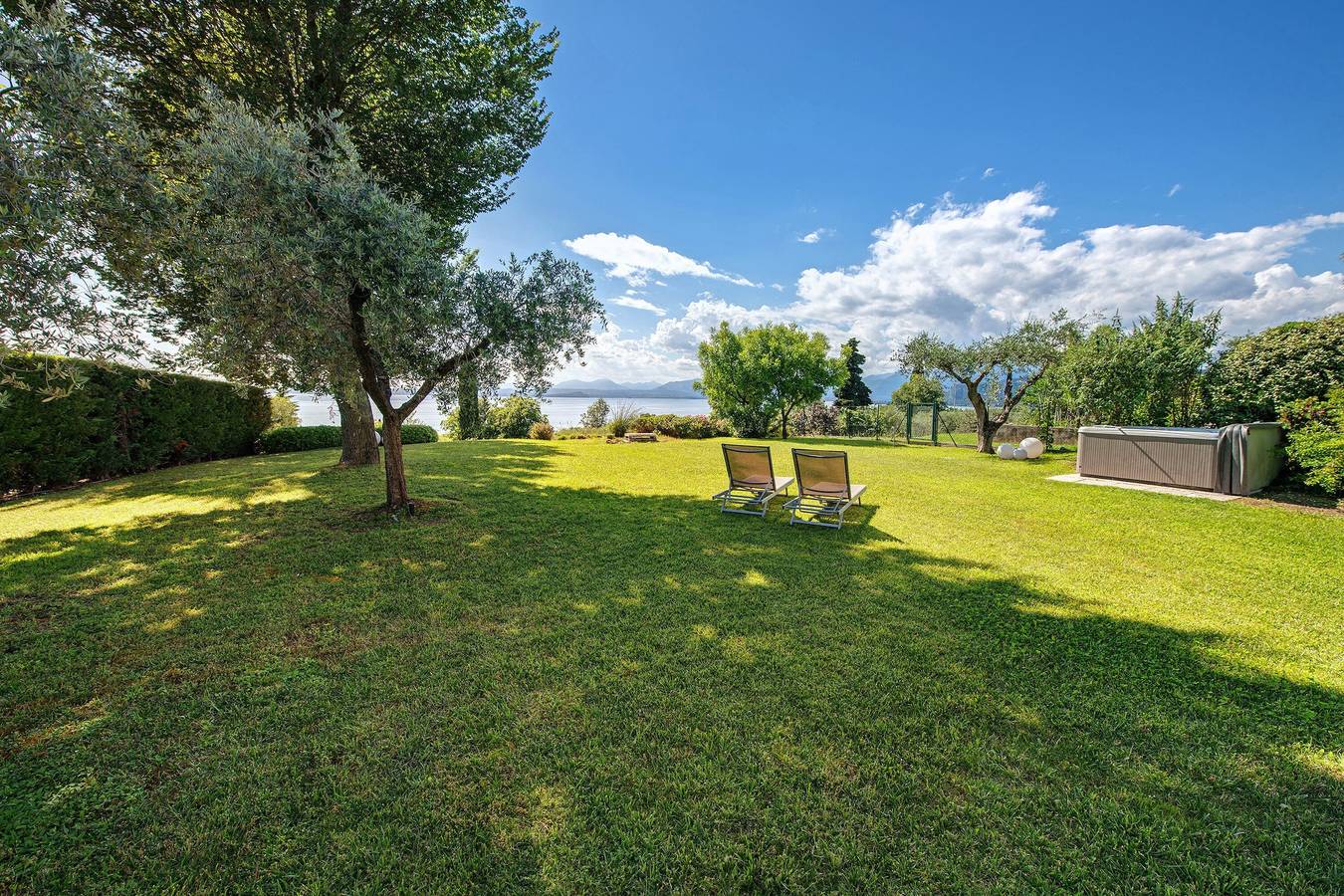 Villa 'Con Vista Mozzafiato Sul Lago' con vista lago, Wi-Fi e aria condizionata in Cisano, Bardolino