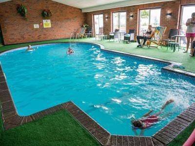 Lodge Sleeps 6 with Indoor Pool & Parking in Cardigan Bay