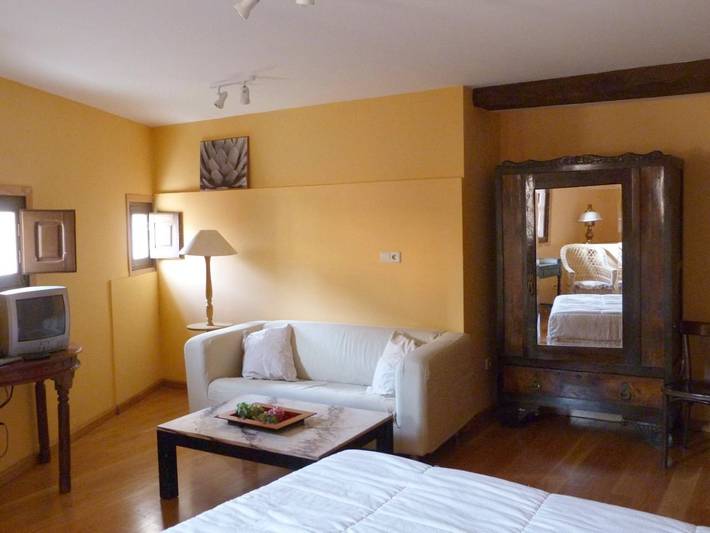 Casa rural para 3 personas, con Balcón y Vistas en Torrebaja - 2
