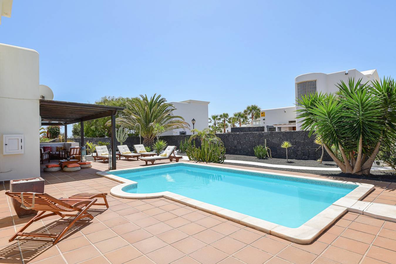 Villa "Marta" with Pool, Garden, and Terrace in Montaña Roja, Yaiza