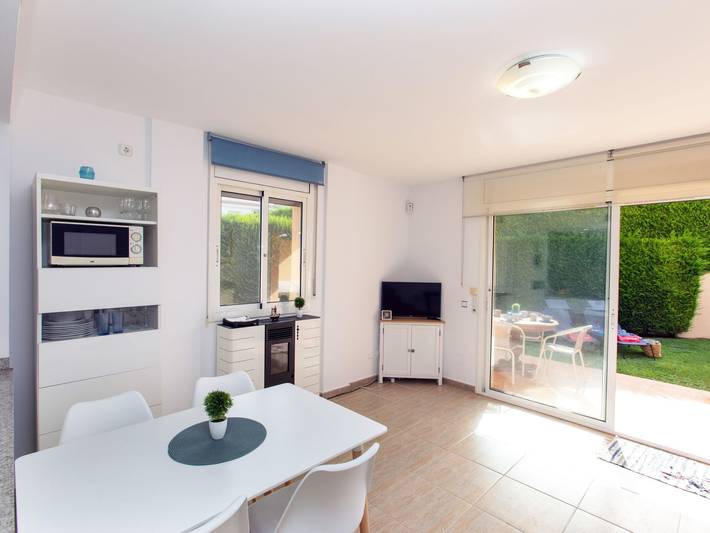 Location de vacances pour 6 personnes, avec piscine ainsi que jardin et terrasse à L'Escala - 2