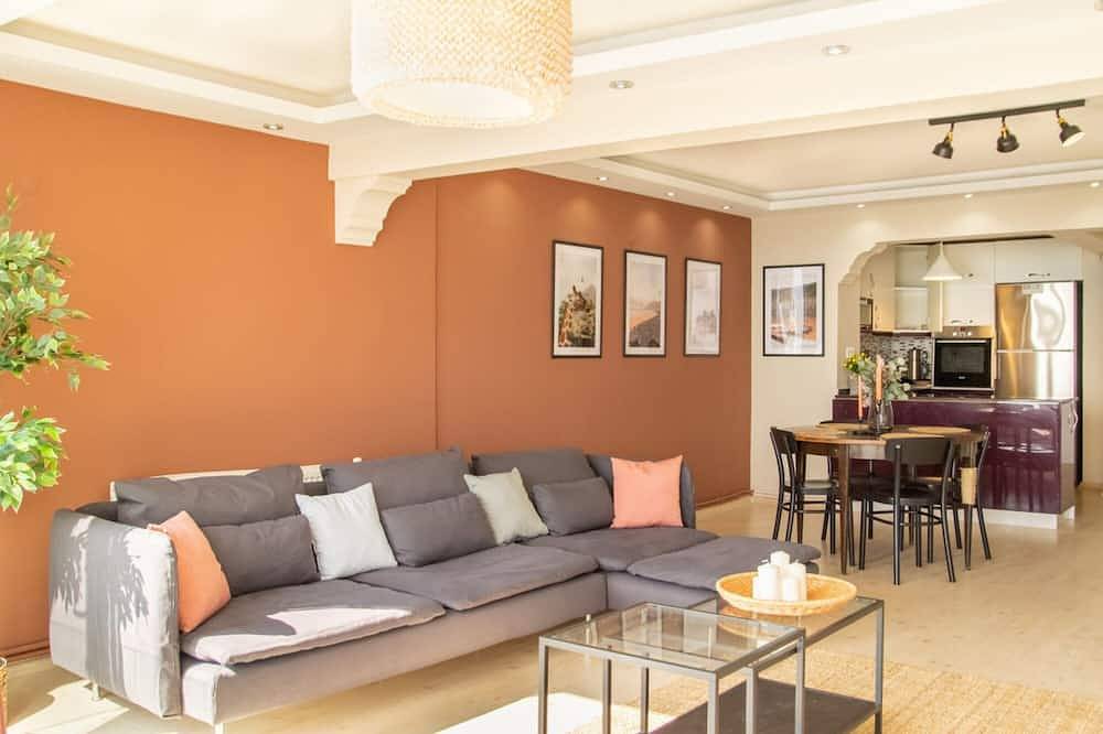 Ganze Wohnung, Spacious 3-Bedroom Home with Sea View – Karşıyaka in Provinz Izmir