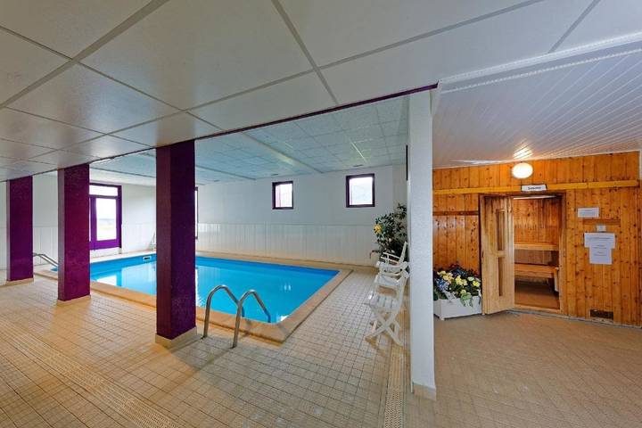 Hôtel pour 2 personnes, avec piscine et sauna ainsi que jardin et bassin pour enfant à Bois-d'Amont - 2