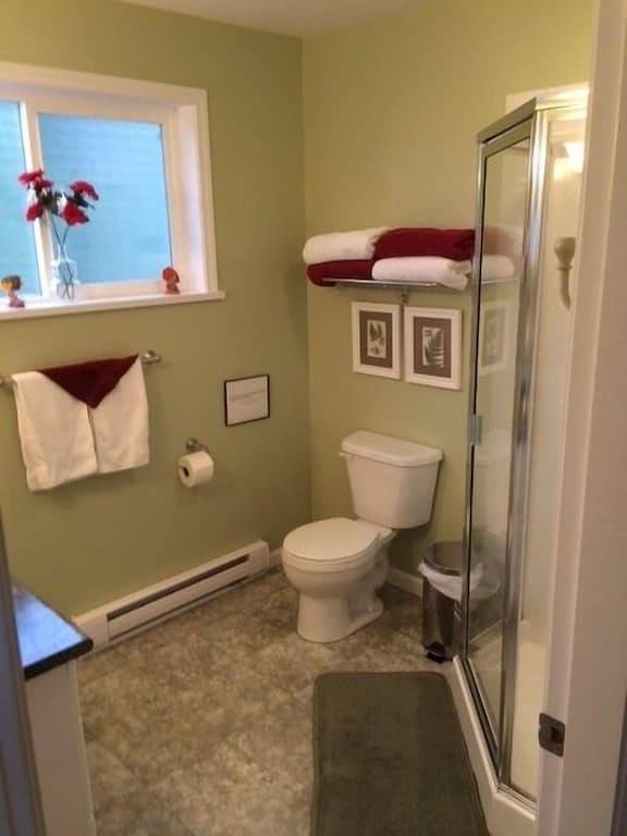 Sechelt Oceanfront Suiten in Sechelt, Sunshine Coast Regional District