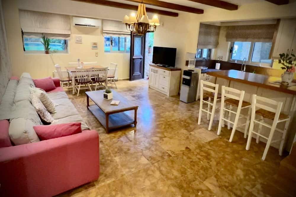 Pool house in Porto Rafti, Markopoulo-Mesogaia