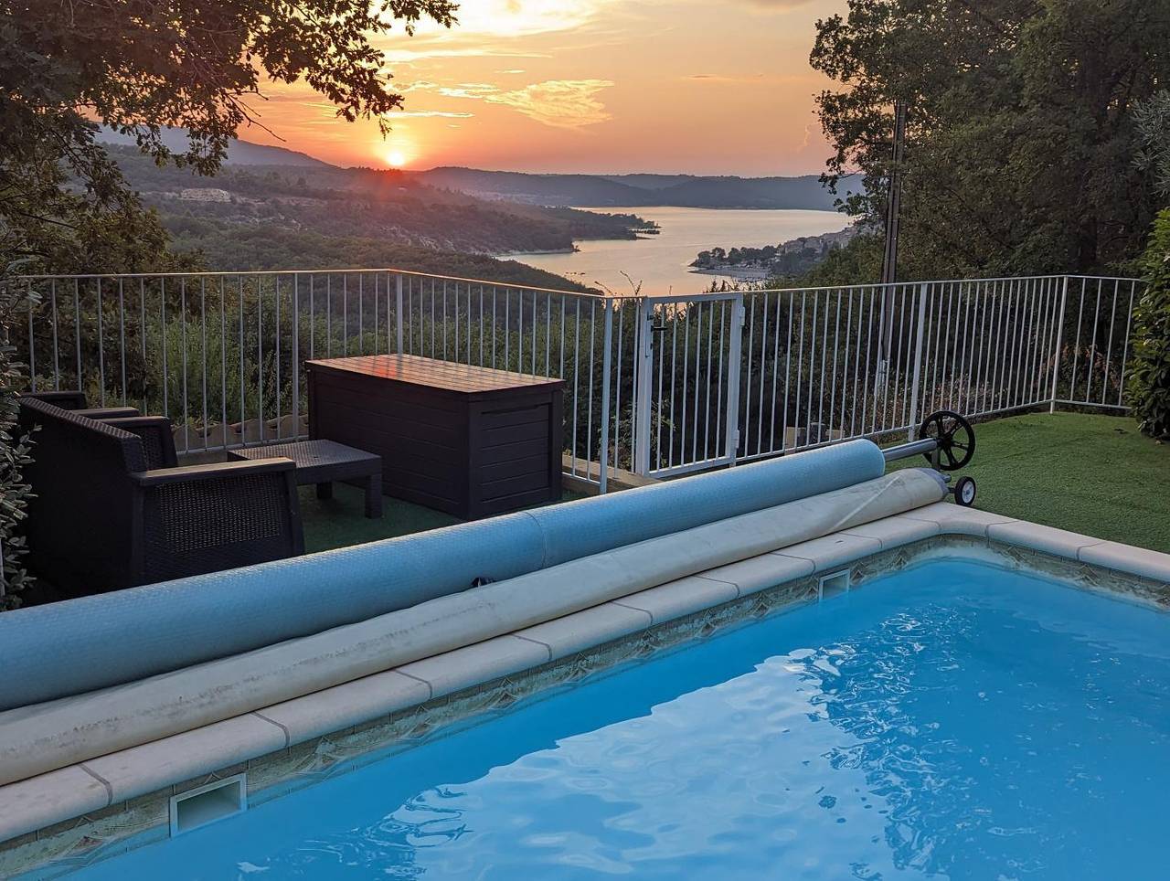 Au Mas du Lac piscine privée in Bauduen, Brignoles region