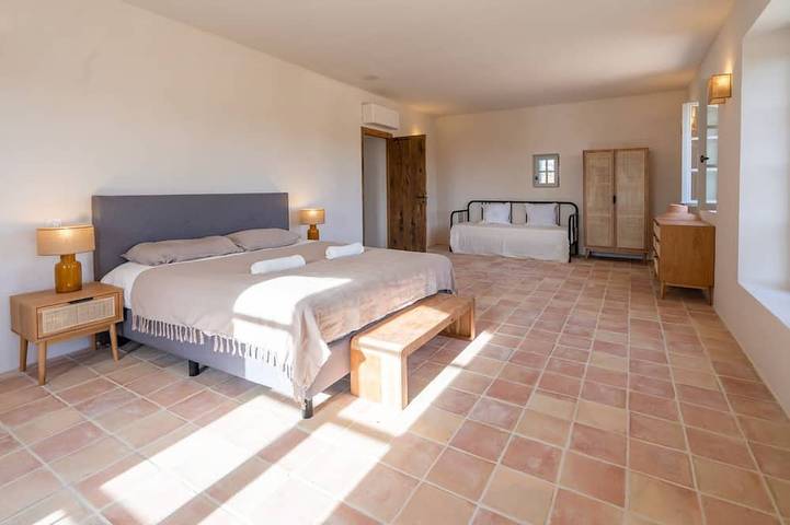 Location de vacances pour 12 personnes, avec jardin, animaux acceptés à Cairanne - 2