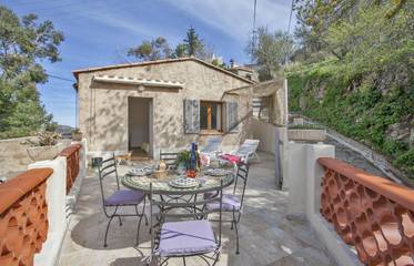 Gîte pour 4 personnes, avec terrasse à Belgodère