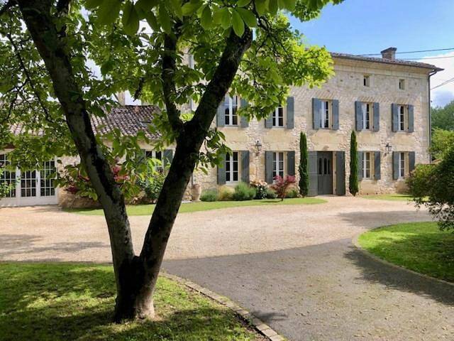 Chambre d’hôte pour 2 personnes, avec piscine ainsi que vue et jardin à Saint-Seurin-de-Prats