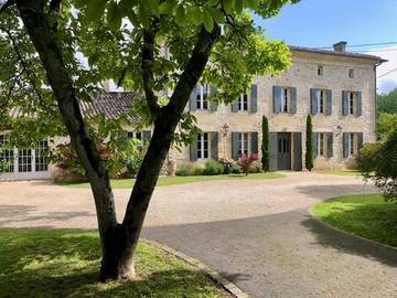 Chambre d’hôte pour 2 personnes, avec piscine ainsi que jardin et vue à Saint-Seurin-de-Prats