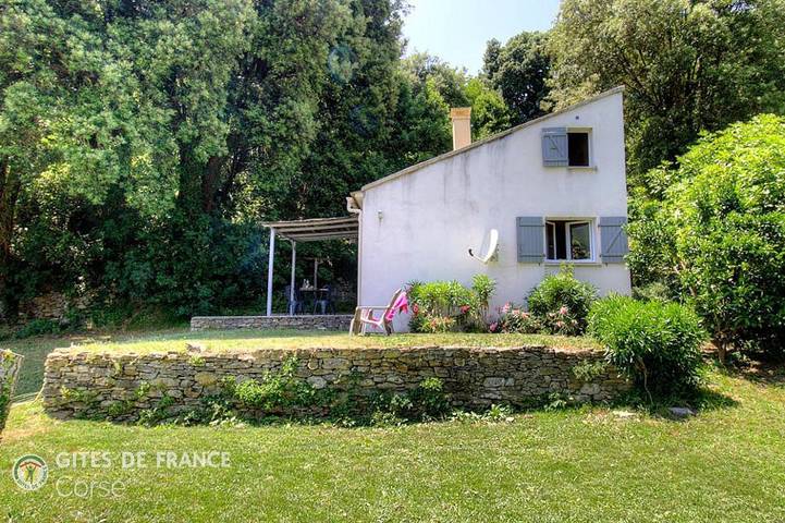 Gîte pour 2 personnes, avec Terrasse ainsi que Piscine et Vue à Sisco - 3