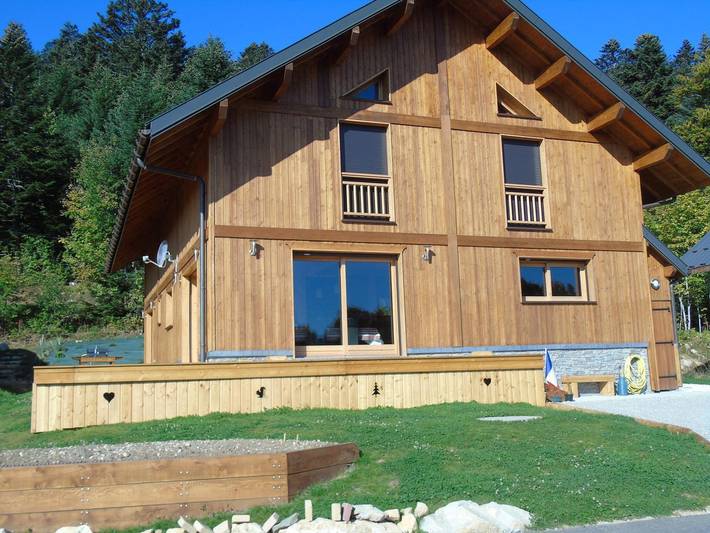 Gîte pour 6 personnes, avec terrasse à Les Déserts