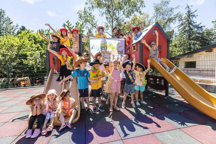Camping für 4 Personen, mit Terrasse und Ausblick sowie Pool in Französische Alpen - 3