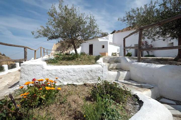 Location de vacances pour 4 personnes, avec jardin ainsi que vue et terrasse à Guadix - 2