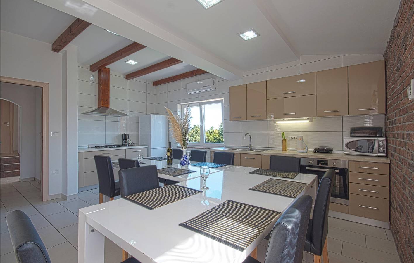 Reizendes Apartment mit einem Schlafzimmer und Pool, 1,5 km vom Strand Duga Uvala entfernt in Marčana, Südküste Istrien