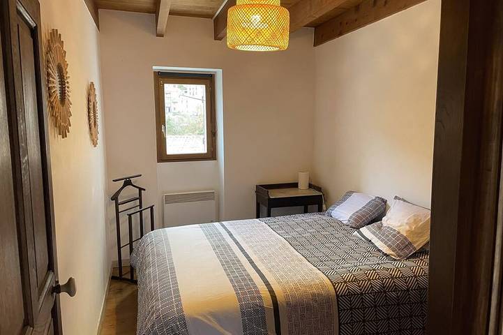 Location de vacances pour 9 personnes, avec balcon et jardin à Bastelica