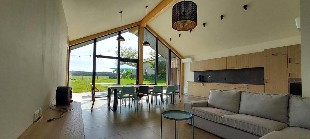 Location de vacances pour 9 personnes, avec vue ainsi que jardin et terrasse à Gouvy - 2