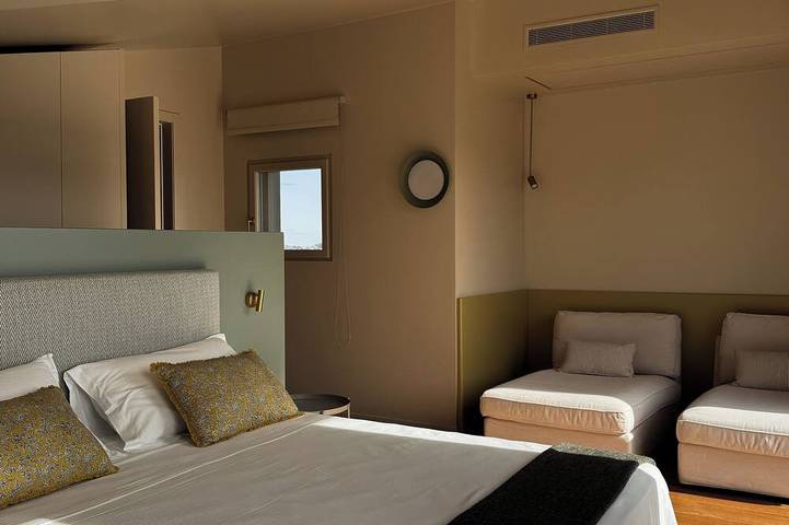 Casa O: Nestled Among Olive Trees, with a Pool and a View of the Maiella in Spoltore, Province de Pescara