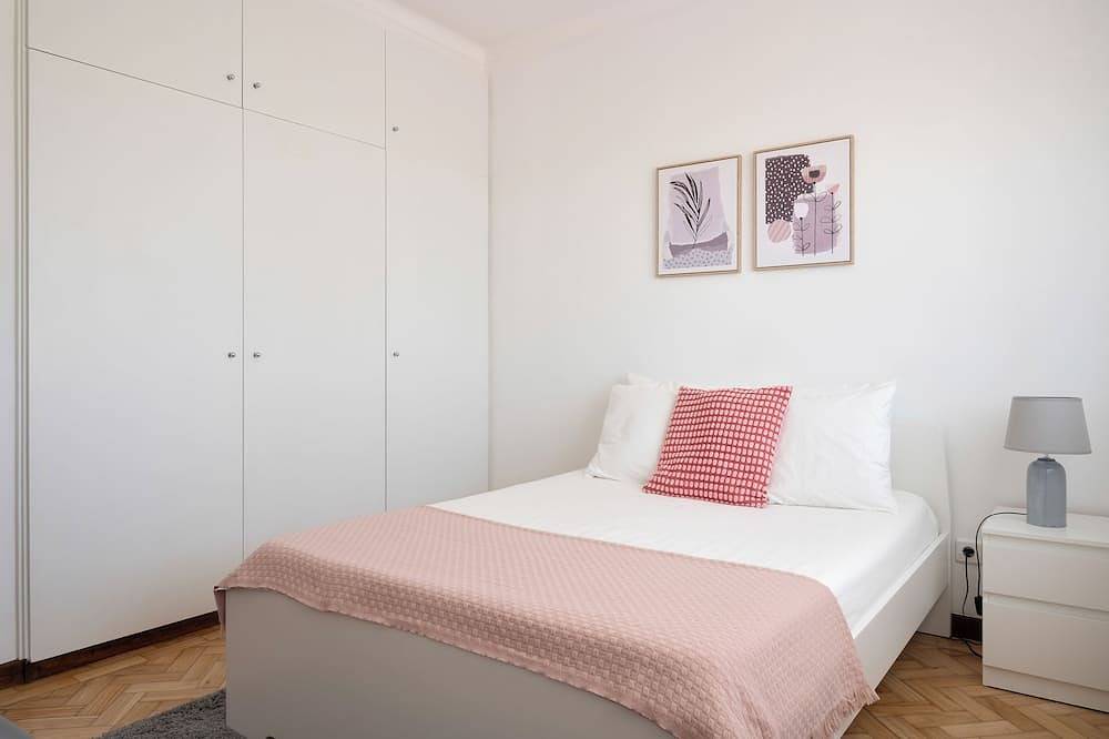 Apartamento entero, King Size Bed with Air Conditioning near the Beach and Free Street Parking in Canidelo, Distrito de Porto