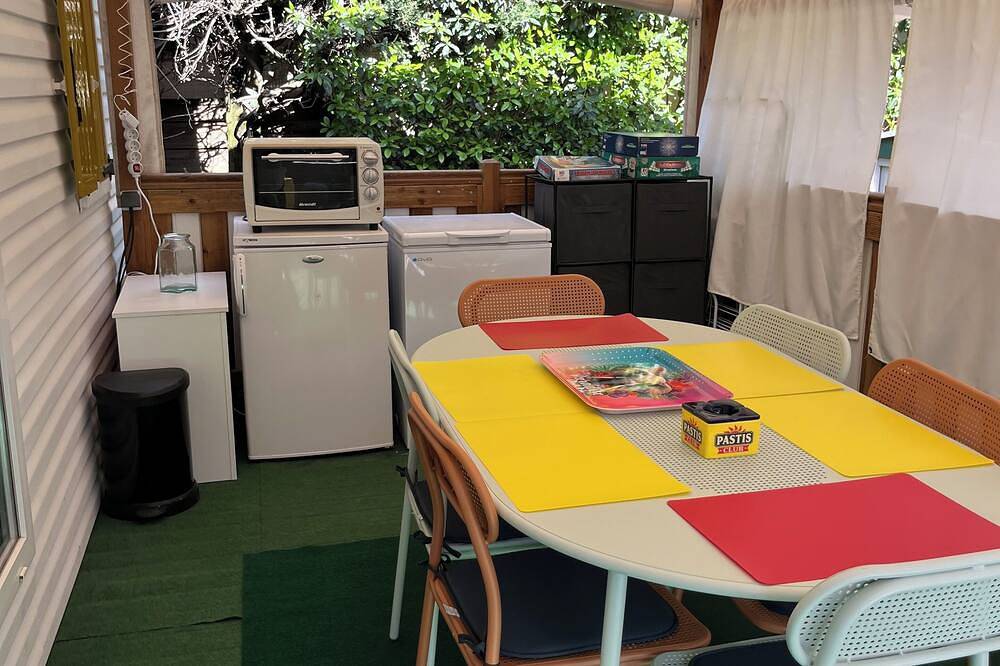 Chouette Mobile Home à Deux pas du Grau du Roi Tout Confort . Animaux Acceptés in Gallargues-le-Montueux, Region de Nimes