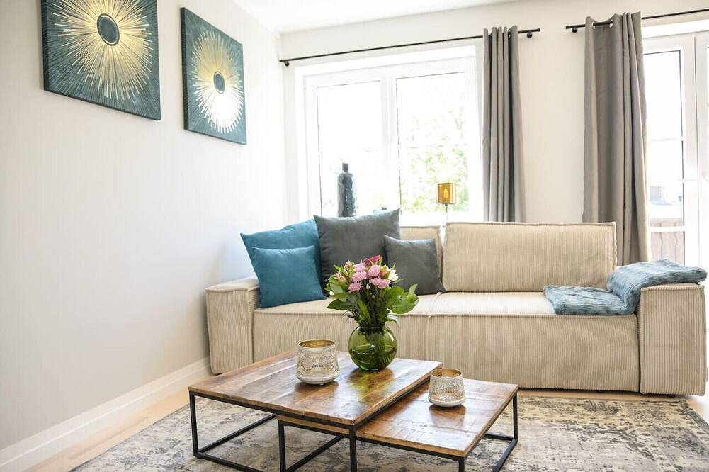 Entire apartment, New Stylish Apartment - up to 8 Guests - Terrace -bbq in Feldafing, Starnberger See