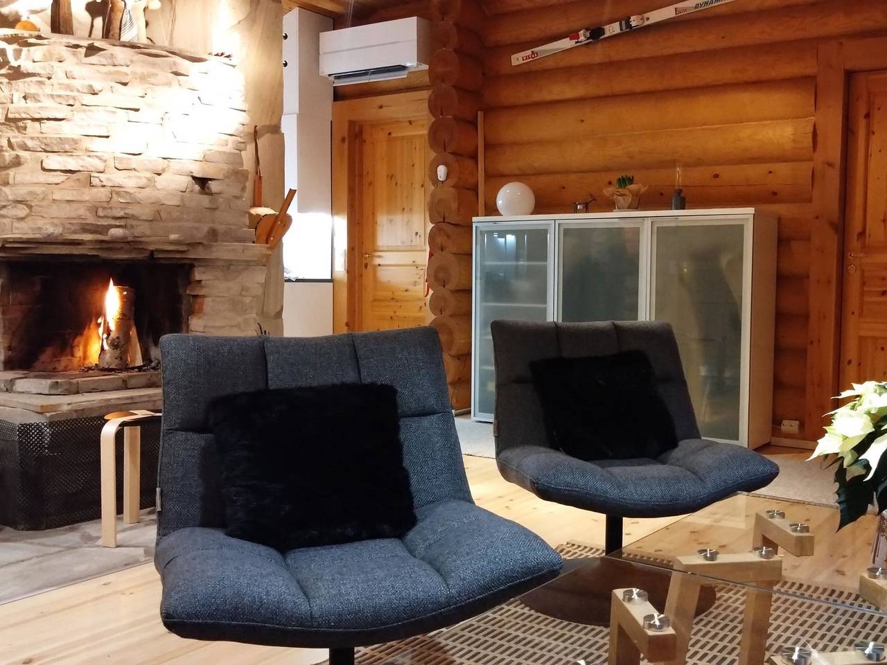 Pasyni in Isorakka, Levi