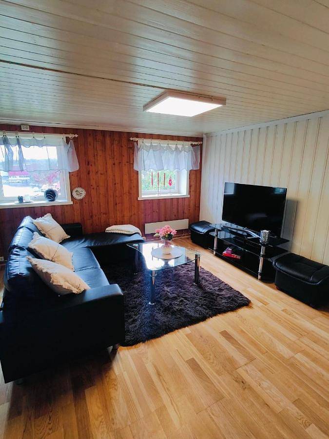 Ferienwohnung für 3 Personen, mit Garten und Ausblick sowie Seeblick, mit Haustier - 1