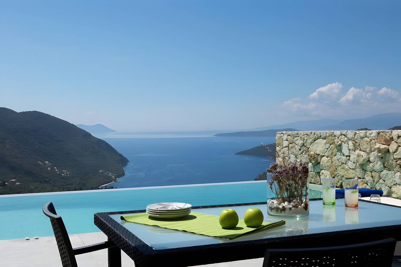 Romantic villa gialos over mikros gialos in Griechenland