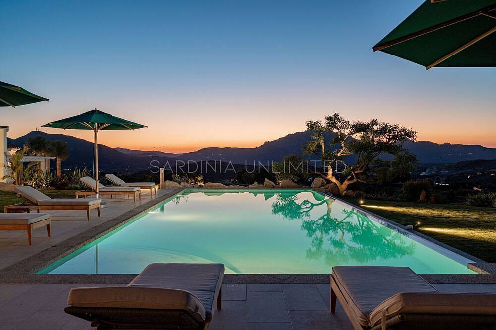 Luxusvilla mit beheizbarem Pool, nur wenige Schritte vom Golf von Marinella und Porto Rotondo en... in Golfo Aranci, Costa Smeralda