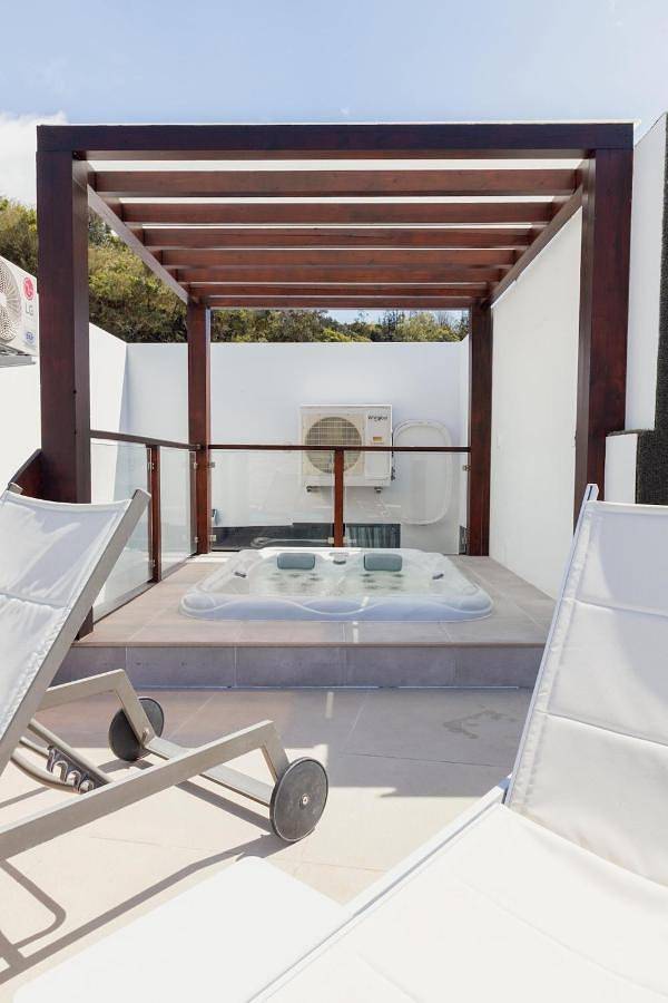 Location de vacances pour 6 personnes, avec piscine ainsi que balcon et jacuzzi, adapté aux familles à Povoação - 2