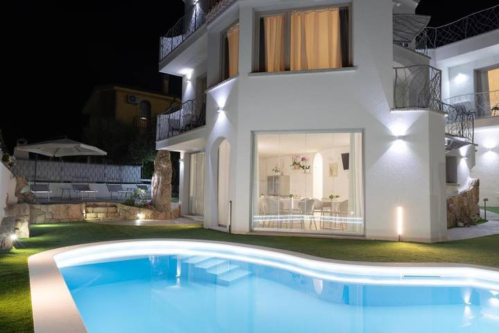 B&b per 2 persone, con giardino e panorama nonché piscina in Posada