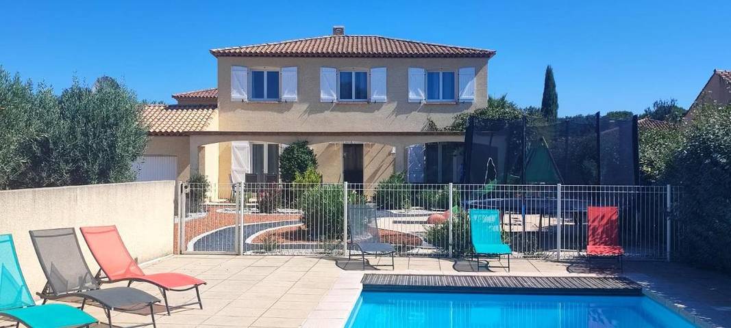 Location de vacances pour 10 personnes, avec piscine et jardin à Canet (Hérault)
