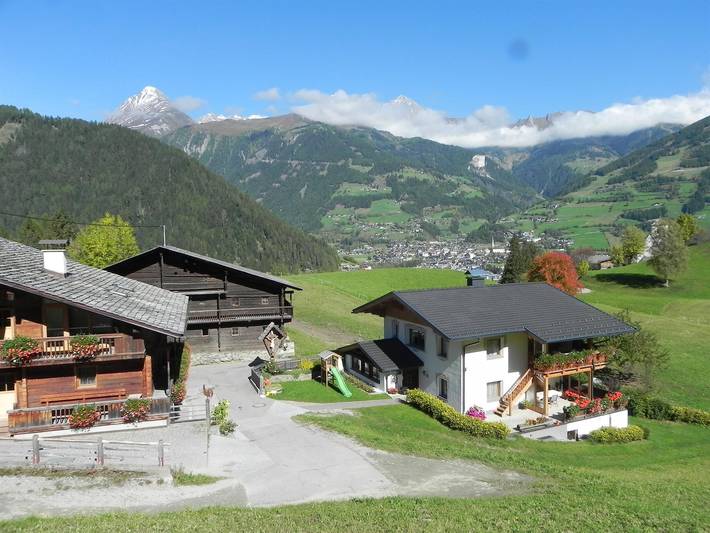 Ferienwohnung für 5 Personen, mit Balkon und Terrasse sowie Garten und Ausblick