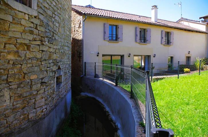 Location de vacances pour 7 personnes, avec terrasse et vue à Lugny