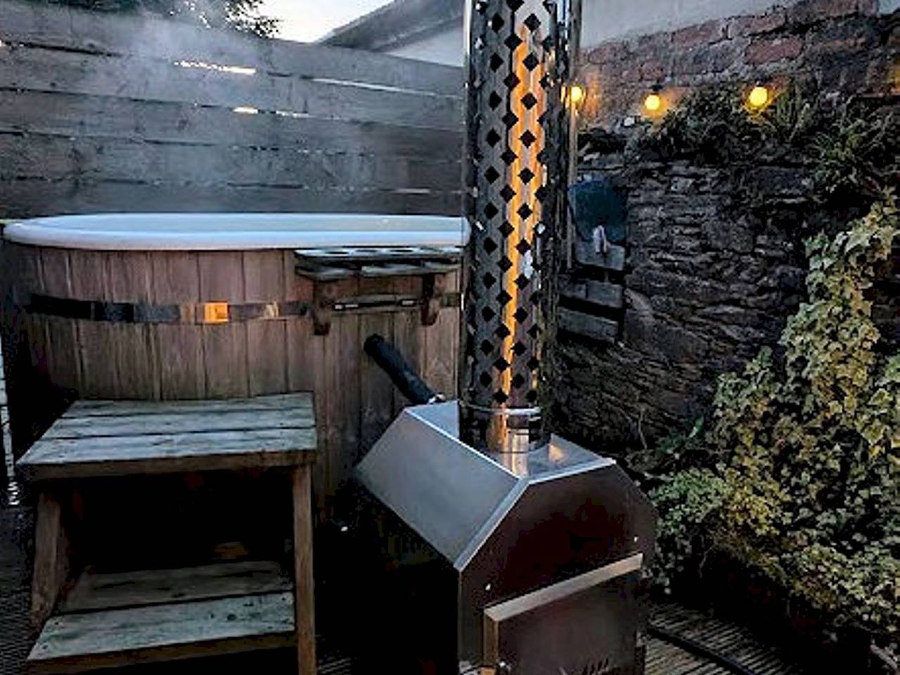 Pass the Keys | Cosy & Romantic Getaway with Hot Tub in Dumfries und Galloway
