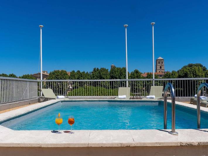 Hôtel pour 2 personnes, avec terrasse et piscine, animaux acceptés dans Office De Tourisme D Arles Camargue
