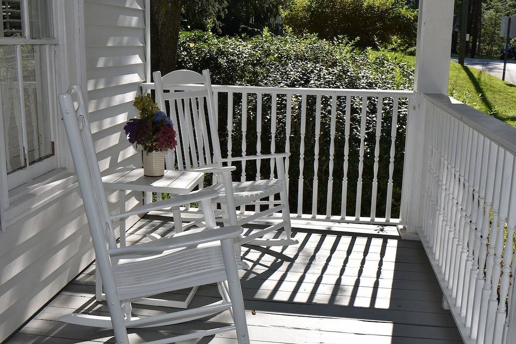 Home in Hendersonville's Historic Lennox Park close to many fun activities. in Hendersonville, Henderson County (NC)