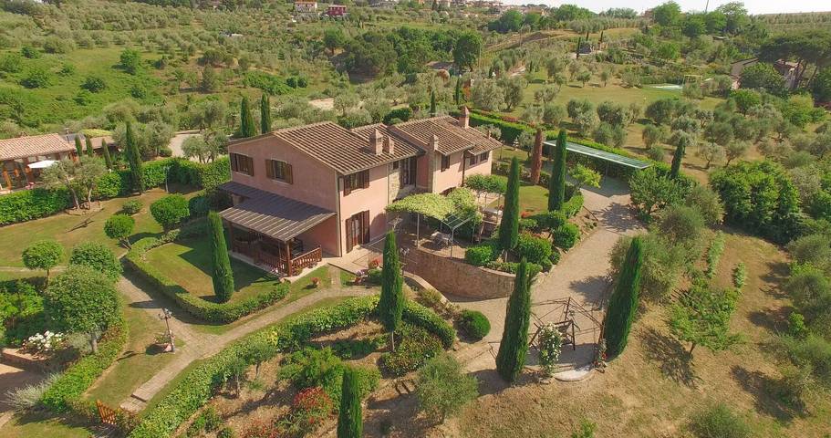 Agriturismo per 12 persone, con balcone e giardino a Montaione