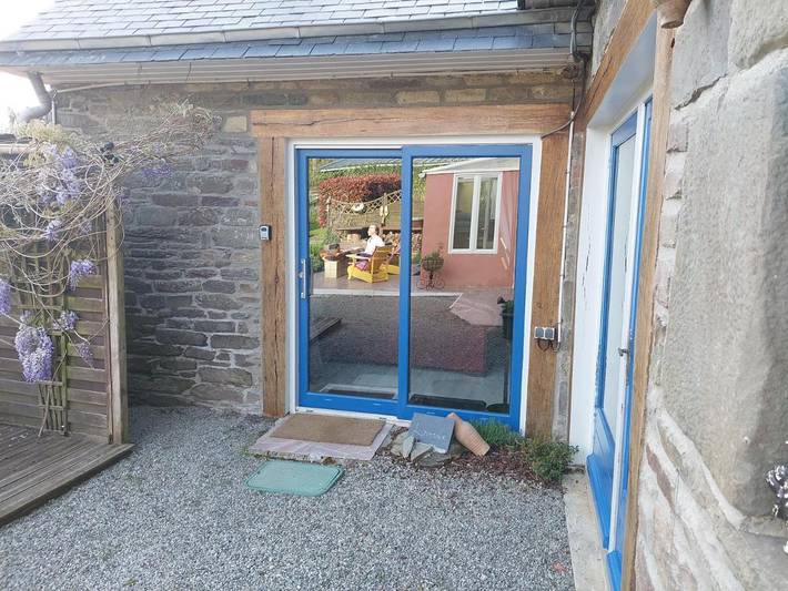 Gîte pour 4 personnes, avec Terrasse ainsi que Jardin et Vue à Maël-Carhaix