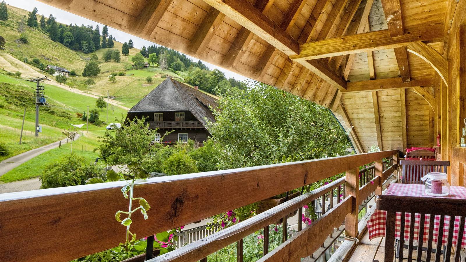 Ganze Wohnung, Ferienwohnung 'Haus Miriam' mit Bergblick, Gemeinschaftsgarten und Wlan in Obermünstertal, Münstertal