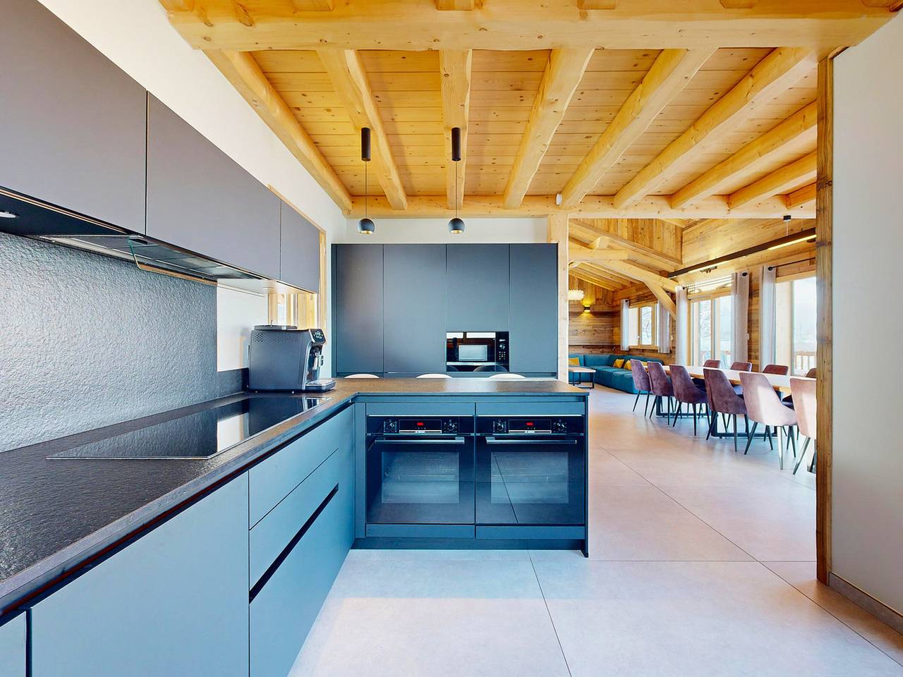 Chalet 5* avec spa et jacuzzi · 15 personnes · accès pistes · parking privé in Le Corbier, Villarembert